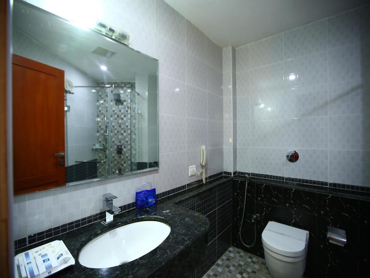 Metro Grand Hotel Chennai Exteriör bild