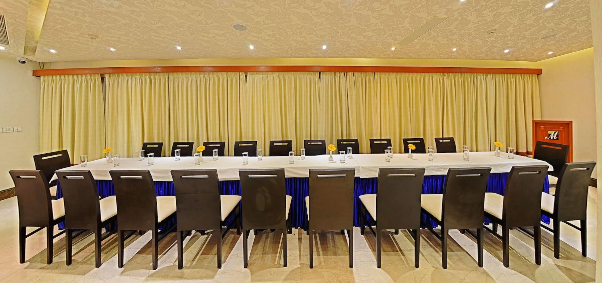 Metro Grand Hotel Chennai Exteriör bild
